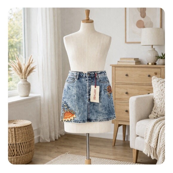 DRIFTWOOD Dresses & Skirts - Driftwood Stef Embroidered Floral Blue Denim Jean Skirt Women’s Size 30 NWT